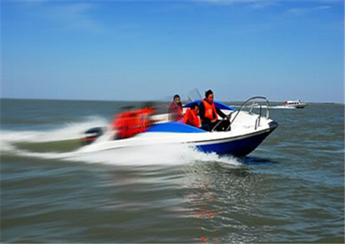 水上快艇